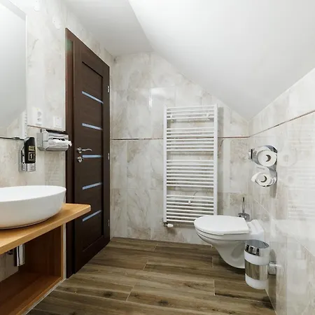 Rholl & Restaurant Gasthuis 3*