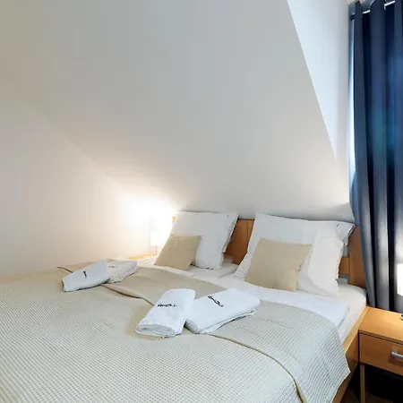 Rholl & Restaurant 3*