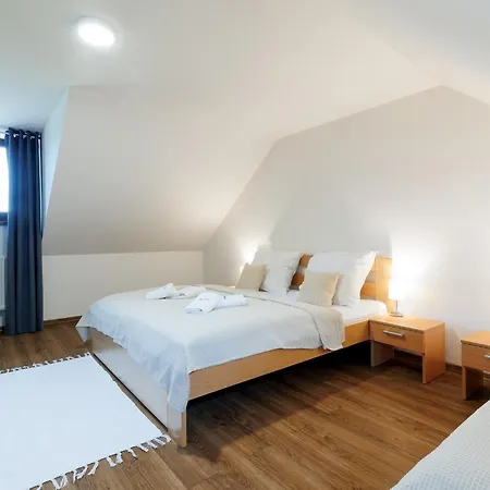 Rholl & Restaurant Zemplinske Hamre