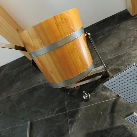 Rholl & Restaurant Zemplinske Hamre