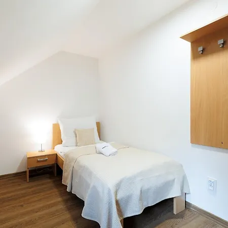 بيت ضيافة Rholl & Restaurant Zemplinske Hamre