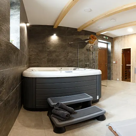 Rholl & Restaurant بيت ضيافة Zemplinske Hamre