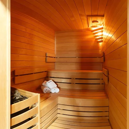 Rholl & Restaurant 3* Zemplinske Hamre